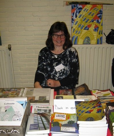 Connie Harkema, foto van Hulya Celik tijdens  Social Network Writers beurs in Gorinchem.jpg
