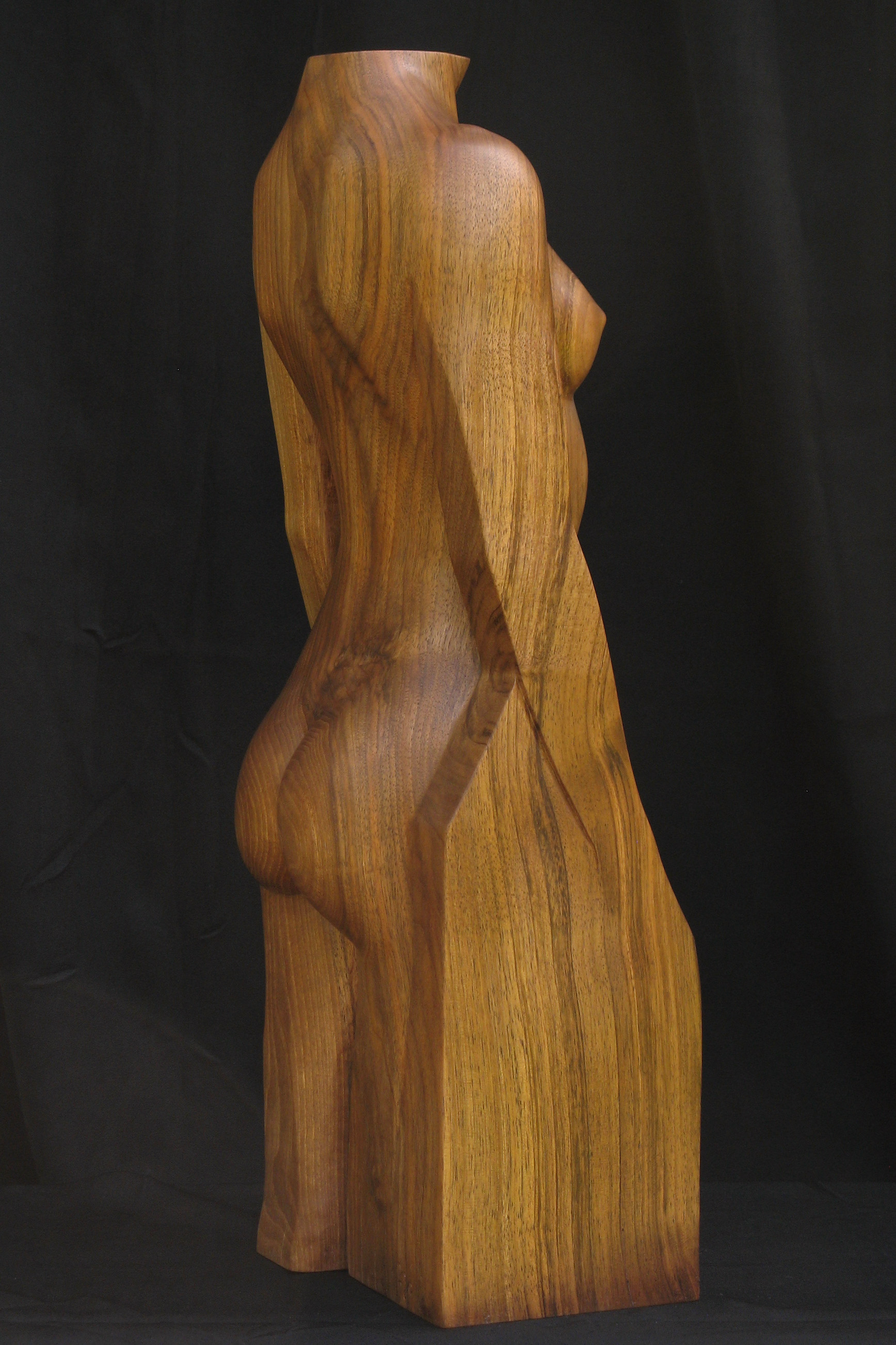 Wood Nymph III - tors in notenhout - achterzijde