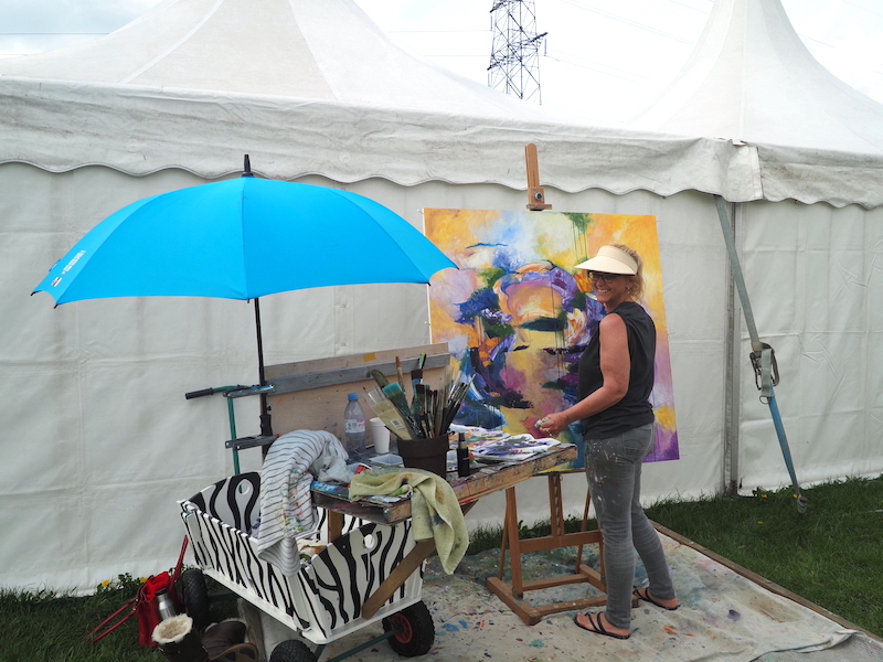 Haggith van Hees bij haar werk