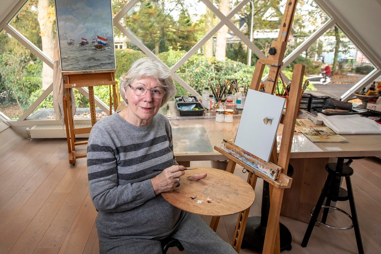 Yolanthe Zwaak in haar atelier aan de Oosterduinweg in Aerdenhout