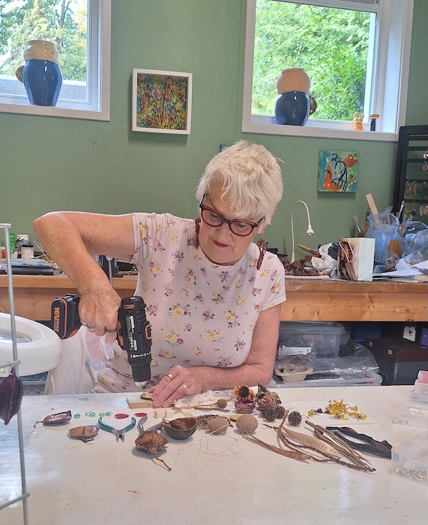 Hetty van Gool aan het werk