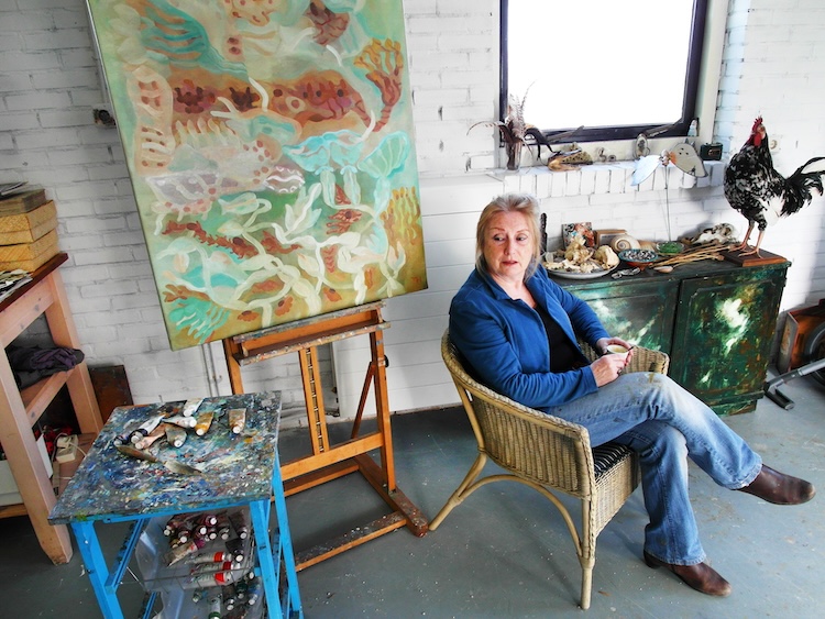 Thea Peters in haar atelier