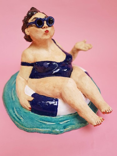 Vrouw in zwemband - Wenny Trepels